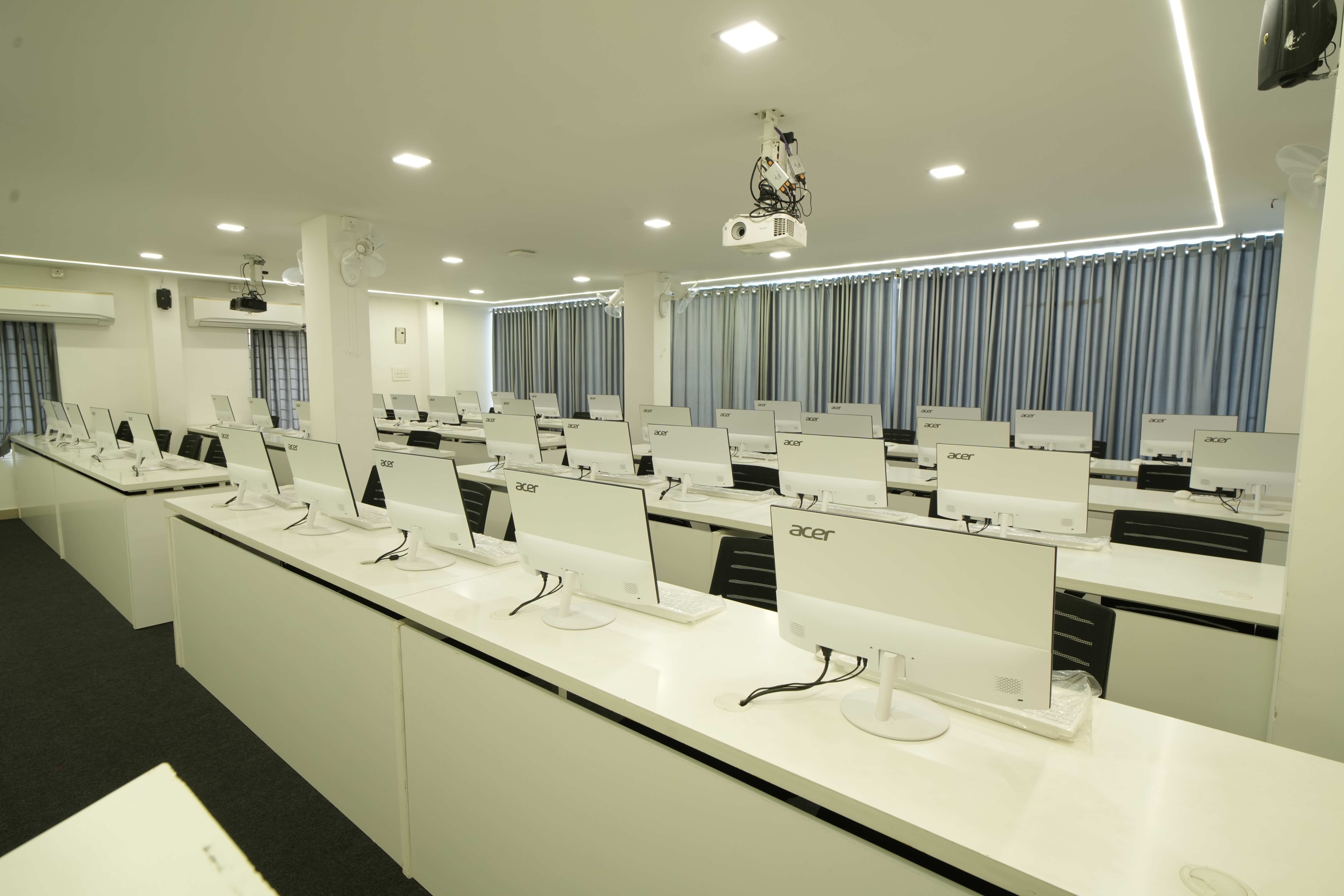 ICorp computer classroom training lab